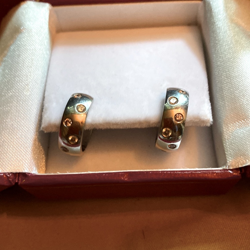 Just shy of 1 karat per hoop and absolutely beautiful. Pink and white diamonds.